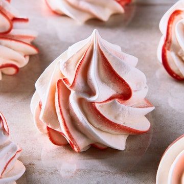 Vanilla Meringue Cookies, Peppermint Meringues, Meringue Cookie Recipe, Baked Meringue, Meringue Recipe, Meringue Cookies, Pastry Bag, Red Food Coloring, Gel Food Coloring