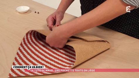 - Rubriques - Comment ça va bien ! - France 2 Tutorial Pochette, Diy Clutch Bag, Pochette Diy, Trash To Couture, Leather Bag Tutorial, Diy En Cuir, Wicker Purse, Sac Diy, Diy Clutch