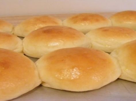 Bread Machine Crescent Rolls, Steakhouse Dinner, Sweet Roll Recipe, Sweet Dough, Dinner Rolls Recipe, Sweet Rolls, Hamburger Buns, Bread Machine Recipes, Sweet Roll