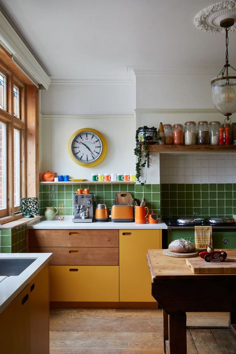 Edwardian Home, Sunset House, 70s Kitchen, Mcm Kitchen, Edwardian House, Interior Design Advice, Mid Century Kitchen, Style Deco, Green Tile