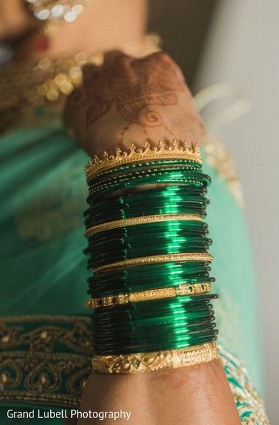 Indian Wedding Bangles http://www.maharaniweddings.com/gallery/photo/79917 Green Bangles Set For Bride, Green Bangles Bridal, Green Bangles Set, Green Tilla Wedding Bangle, Green Colour Bangles Set, Bangle Ceremony, Plain Gold Bangles, Gold Bangles Indian, Bridal Chura