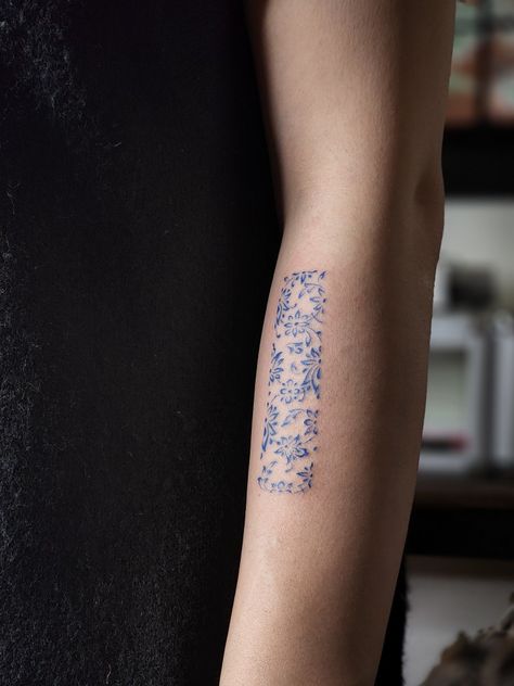 Persian Pattern Tattoo
with persian blue ink

Artist: Nima Nasiri
Vancouver 
British Columbia 
Canada British Tattoo Ideas, Persian Tattoo Ideas, Persian Tattoo Iran, Persian Tattoos, Glowup Ideas, Iran Tattoo, British Tattoo, Persian Tattoo, Ancient Persian