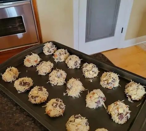 0-Point Almond Joy Cookies with Weight Watchers Points - Dieter24 Weight Watcher Cookies, Joy Cookies, Almond Joy Cookies, Weight Watchers Recipes Desserts, Points Recipes, Ww Desserts, Healthy Snack Options, Weight Watchers Desserts, Almond Joy