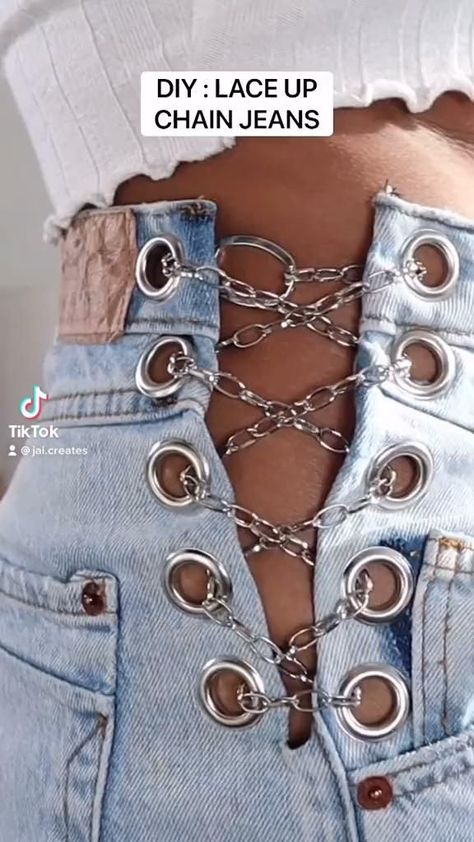 Jeans With Chains On The Side Diy, Ways To Upcycle Jeans, Clothing Modification Diy Ideas, Diy Jeans Upcycle Pants, Jeans Fitting Diy, Design Jeans Diy Ideas, Upcycling Pants Ideas, How To Upcycle Clothes No Sew, Diy Lace Up Jeans