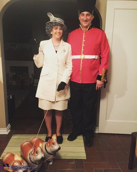 Katie: All hail the Queen!! 🇬🇧. Traditional Tea Party, England Costume, Corgi Costume, British Dress, Guard Costume, Queen Halloween Costumes, Royal Costume, British Costume, Halloween Coustumes