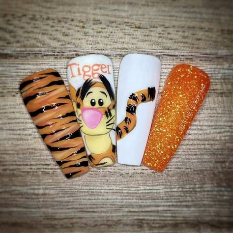 Tigger Nails, Summer Nail 2023, Disneyland Nails, Cartoon Nail Designs, Nail 2023, Disney Acrylic Nails, Nails Floral, Kutek Disney, Unghie Nail Art