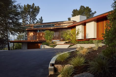 Dwell - Before & After: A Stuffy Bay Area Midcentury Opens Up to Light and Hillside Views Orinda California, Midcentury House, Mcm House, Concrete Stairs, Bloxburg Ideas, Modern House Plans, Frank Lloyd, Mid Century Modern House, Frank Lloyd Wright