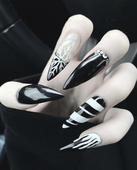 Black Winter Nails, Lover Loser, Nails Ballerina, Horror Nails, Witchy Nails, Stiletto Nail Art, Gothic Nails, Goth Nails, Grunge Nails