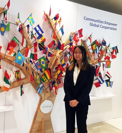 Loh also spoke on behalf of the United States at the United Nations Headquarters in New York, for the International Day of Women and Girls in Science. She used her Girl Scouts experience to speak about gender equality in science and technology, and broached the subject of solving these problems. United Nations Project Ideas, United Nations Day Decoration, International Club Ideas, United Nations Decoration Ideas, International Day Decoration, United Nations New York, Model United Nations Aesthetic, Amuse Journey, International Day Of Women