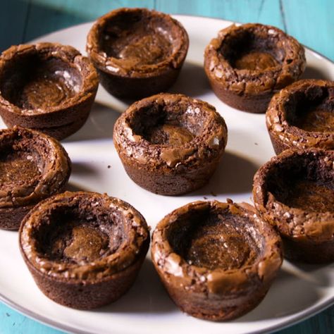 Brownie Ice Cream Cups Will Make You Forget All About A Cone Brownie Ice Cream Cups, Brownie Cookie Cups, Chocolate Brownie Ice Cream, Brownie Bowls, Brownie Bites Recipe, Cookie Cups Recipe, Ice Cream Bites, Ice Cream Cups, Brownie Cups