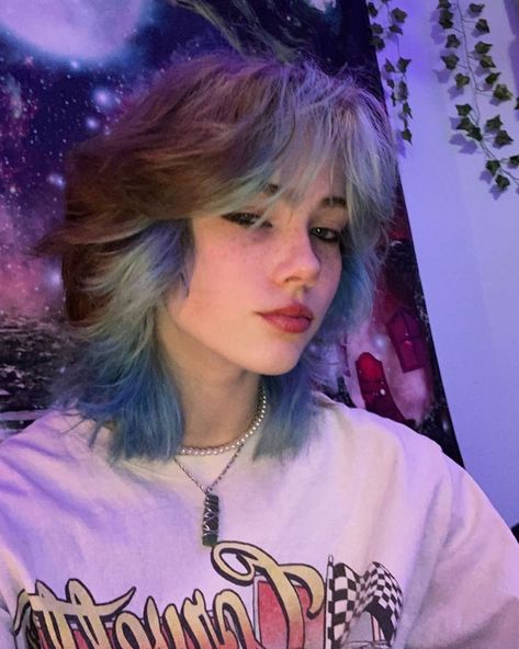 Instagram post by Sam • Dec 22, 2021 at 5:10am UTC Short Dyed Hair, Short Grunge Hair, Dyed Hair Inspiration, Hair Inspiration Short, Hair Stylies, Alternative Hair, Fluffy Hair, Dye My Hair, Short Hair Haircuts