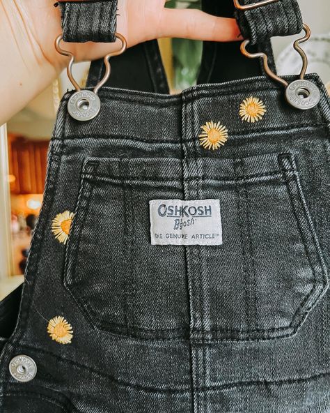 Overall Embroidery Design, Hand Embroidered Overalls, Black Jeans Embroidery Ideas, Overalls Embroidery Ideas, Embroidery On Overalls, Embroidered Overalls Diy, Dungarees Embroidered, Embroidery Overalls, Sun Palette