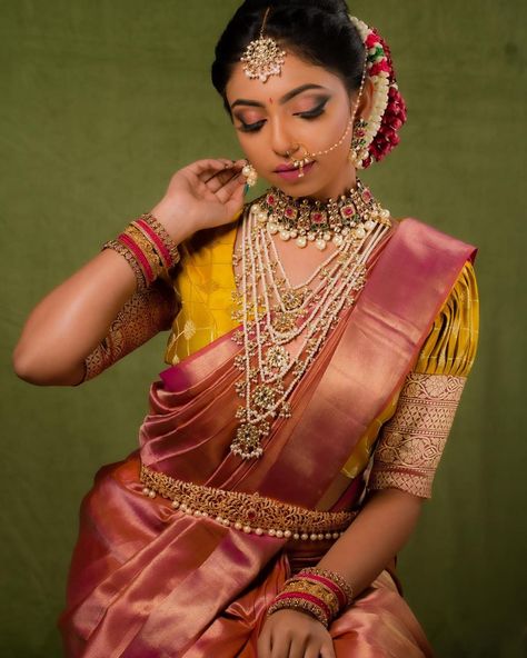 Marriage Jewellery Set, Malayali Bride, Kerala Hindu Bride, Kerala Wedding Saree, Kerala Wedding Photography, Kerala Bride, Backless Blouse Designs, Best Bridal Makeup, Hindu Bride