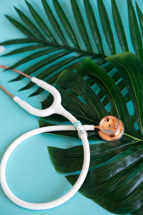 Green Stethoscope Aesthetic, Littmann Stethoscope Aesthetic, Nursing Aesthetic, Future Pharmacist, Littmann Stethoscope, Doctor Drawing, Stethoscope Charms, Nurse Aesthetic, Rose Gold And Gold