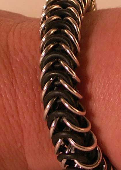 Black EPDM And Aluminum Box Chainmaille Bracelet by barb'sdesigns, via Flickr Monkey Anime, Chain Maille Patterns, Ice Cream Cute, Viking Knit, Chainmaille Bracelet, Diy Jewlery, Chain Maille Jewelry, Curious George, Cute Monkey