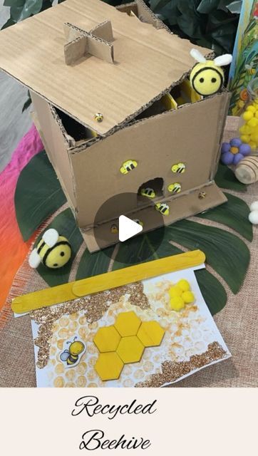 Felt Bees, World Bee Day, Paddle Pop, Bee Day, Pop Stick, Easy Crafts For Kids, Glue Gun, Easy Kids, Show And Tell