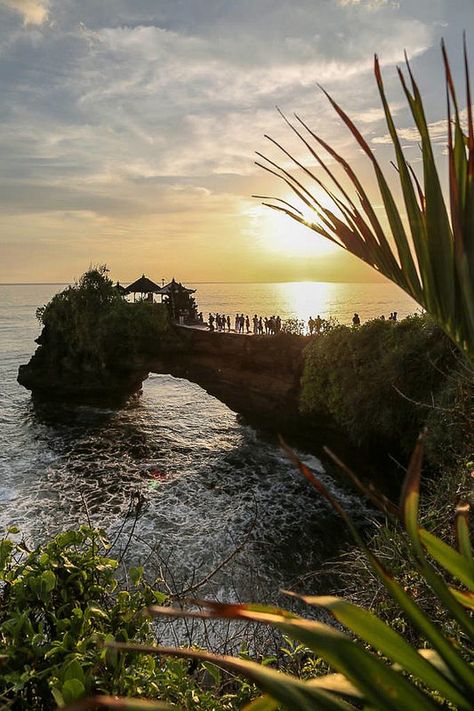 Tanah Lot, Bali, Indonesia Tanah Lot Temple, Temple Bali, Voyage Bali, Bali Lombok, Bali Hai, Gili Island, Bali Island, Travel Club, Paradise Island