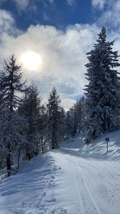 Austria Mountains Winter, Austria Skiing Aesthetic, Austria Aesthetic Winter, Aesthetic Snowflake, Snowman Aesthetic, Ski Resort Aesthetic, Europe Snow, Austria Vacation, Austria Snow