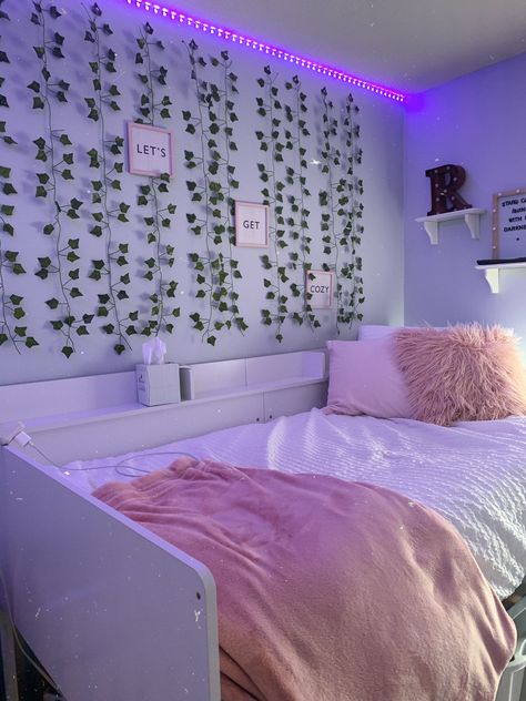 the bedding not the wall Room Redesign, Cute Bedroom Decor, Redecorate Bedroom, Cozy Room Decor, Teen Bedroom Decor, Girl Bedroom Decor, Room Design Bedroom, Room Makeover Bedroom, Dream Room Inspiration