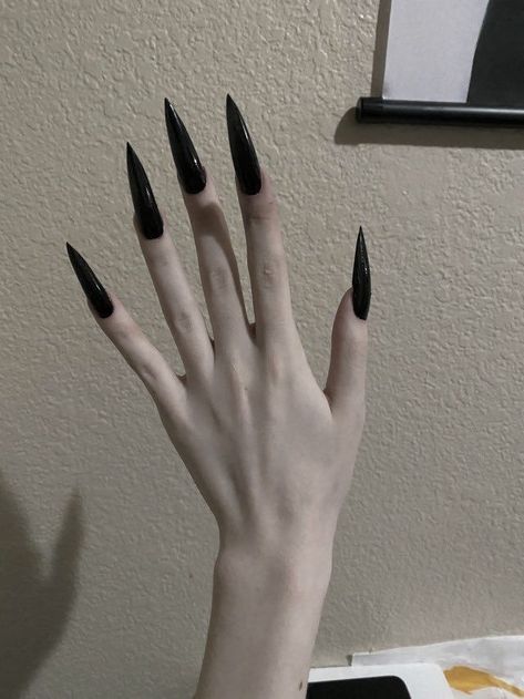 Lilith Clawthorne Aesthetic, Lilith Nails, Toh Characters, Lilith Clawthorne, Long Black Nails, Twitter Au, Gothic Nails, Goth Nails, Grunge Nails