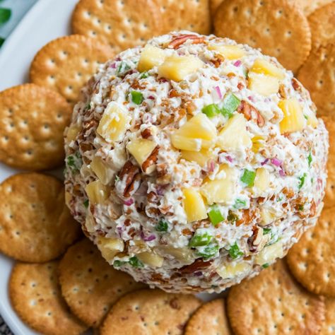 Cheese Ball With Pineapple, Pineapple Cheese Ball, Appetizer Recipes Cold, Pineapple Cheese, Cheese Ball Recipe, Green Peppers, Cheese Ball Recipes, Crunchy Pecans, Cracker Recipes