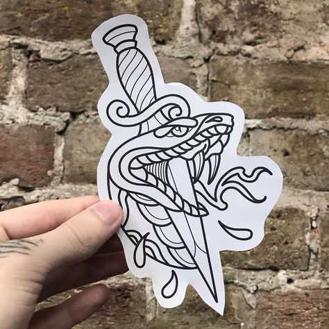 Daggar Tattoo, Tattoos Torso, Snake And Dagger Tattoo, Traditional Dagger Tattoo, Sam King, Sketches Tattoo, Cobra Tattoo, Minimalist Tattoo Ideas, Tattoo Filler