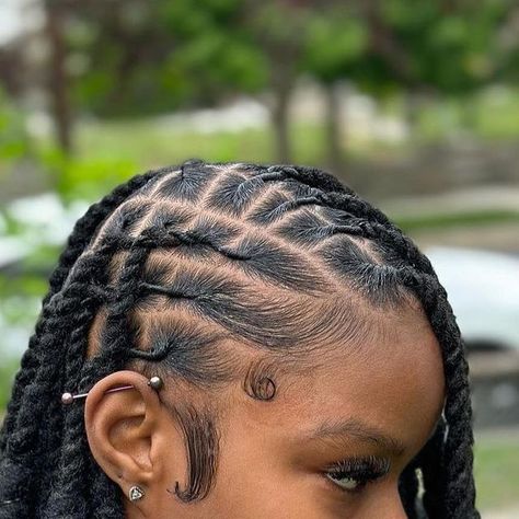 Loc Appreciation on Instagram: "That bob though 🔥🔥🔥 📸: @loxuriousrootz (STYLIST) She’s a #LocLady 🔒 - - Got locs or a loc business and wanna be featured for a small fee? DM us NOW 💰 - - *I do not own the rights to the music* - Follow @loc.lady 👉🏽 Loc Blog Follow @unapologeticperspectiveapparel 👉🏽 Apparel - - - #loclove #locs #womenwithlocs #dreads #natural #hairgoals #naturalhair #loccommunity #divine #menwithlocs #locsforkids #hair #hairstylist #hairstyles #locstyles #starterlocs #dre Loc Bob Styles Dreads, Loc Appreciation, Feminine Masculine, Flat Twists, Hairstylist Hairstyles, Starter Locs, Dreads Styles, Loc Journey, Flat Twist