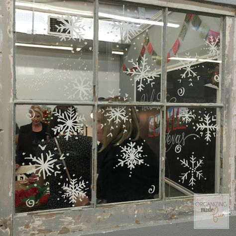 Snowflakes on window using chalk ink markers :: OrganizingMadeFun.com Christmas Window Drawing Chalk Markers, Christmas Window Drawing, Window Snowflakes, Painting Snowflakes, Window Paint, Window Markers, Christmas Window Painting, Ink Markers, Window Drawing