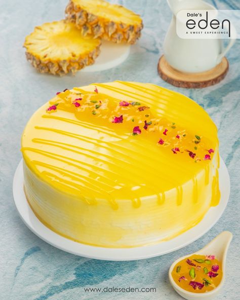 Pineapple Cream Cake, Pineapple Cake Decoration, Fruits Cake, Simple Cake Designs, Decorating Videos, Simple Cake, Homemade Cake, Celebration Cake, Homemade Cake Recipes