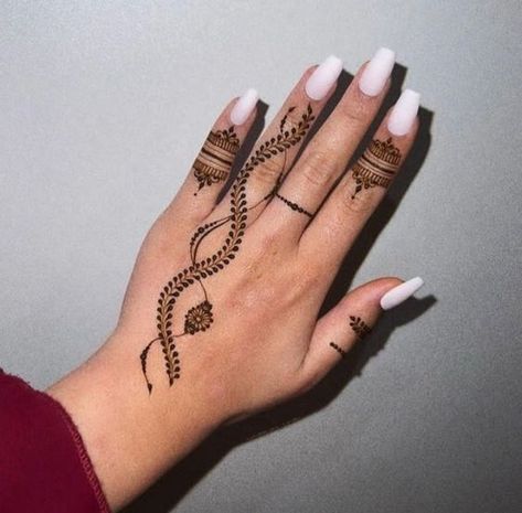 Henna Designs Drawing, Henna Designs Wrist, Finger Henna Designs, Henna Tattoo Hand, Henna Tattoo Designs Hand, Finger Henna, Simple Henna Tattoo, Beginner Henna Designs, Very Simple Mehndi Designs