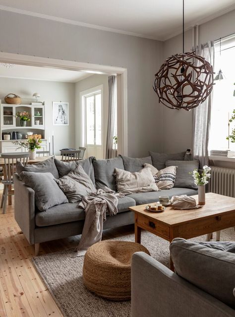 Swedish Living Room Scandinavian Style, Swedish Living Room, Living Room Scandinavian Style, Danish Living Room, Country House Living Room, Swedish Interior Design, Swedish Cottage, Vintage Cabin, Cottage Style Homes