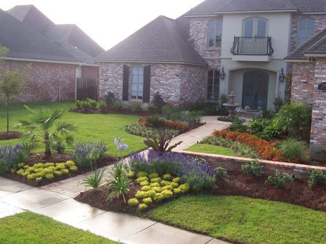 Louisiana Landscaping, Modern Garden Landscape, Porch Landscaping, Landscape Design Ideas, Plant Projects, Garden Decor Ideas, Landscape Plan, Front Lawn, Home Garden Decor