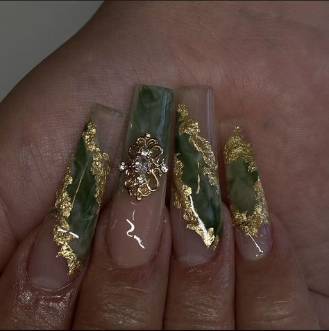 Green And Gold Nail Inspo Acrylic, Jhene Aiko Concert Nail Ideas, Wedding Nails Green And Gold, Prom Nails Gold And Green, Nail Green And Gold, Emerald Gold Nails, Jade And Gold Nails, Green With Gold Nails, Green Gold Christmas Nails