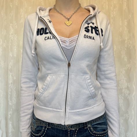 Y2K 2000s Dainty White Vampire Girlfriend Hollister Long Sleeve Zip Up Hoodie #y2k #y2kfashion #2000s #2000sfashion #hollister #twilight #elenagilbert #BellaSwan fall2023fashiontrends #falloutfits #fallaesthetic White Vampire, Vampire Girlfriend, Hollister Clothes, Hollister Long Sleeve, Outfits 2000s, 2000 Fashion, Hoodie Y2k, 2000s Outfits, Hollister Hoodie