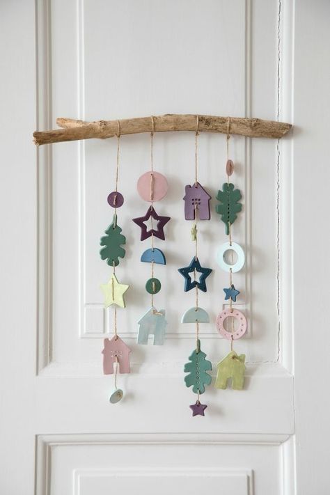 Fun decor | #kidspaces Clay Wall Hanging, Clay Christmas Decorations, Modern Christmas Ornaments, Diy Magazine, Navidad Diy, Clay Wall, Clay Ornaments, Christmas Ornaments Homemade, Craft Lovers