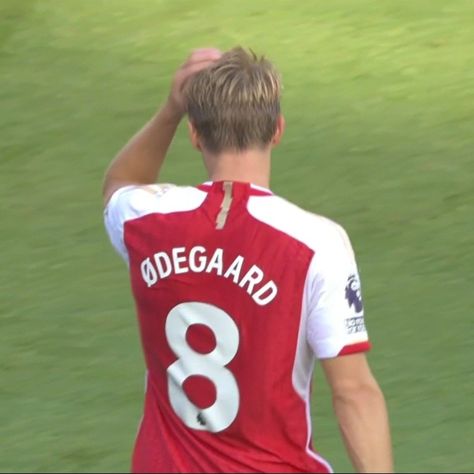 Arsenal Vs Manchester United, Martin Odegaard, Martin Ødegaard, Football Or Soccer, Team Goals, Norwegian Wood, Man Of The Match, Association Football, Football Boys