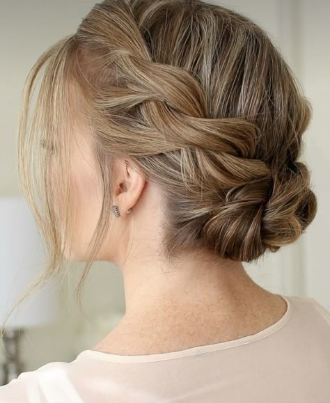 Low Bun Wedding Hair, Updo Prom, Low Buns, Blonde Bob Haircut, Make Hair Grow, Wedding Hair Up, Double Twist, Braided Bun Hairstyles, Peinados Fáciles Para Cabello Corto