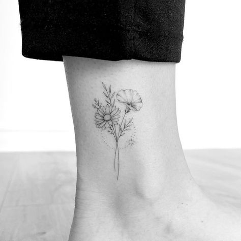 Aster Tattoo, Aster Flower Tattoos, Morning Glory Tattoo, Glory Tattoo, Daisy Flower Tattoos, Cream Tattoo, Flower Bouquet Tattoo, Tips And Trick, Bouquet Tattoo