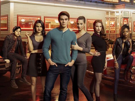 Who will die in Riverdale's "tragic" finale? Riverdale Season 2, Core Four, Riverdale Quotes, Cole Sprouse Hot, Cole Sprouse Funny, Cole Sprouse Wallpaper, Riverdale Betty, Riverdale Characters, Aesthetic Header