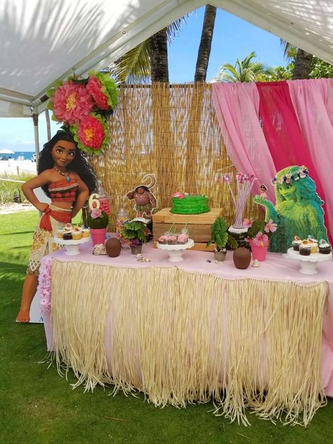 Pompano Beach Moana birthday party | CatchMyParty.com Moana Birthday Ideas, Moana Birthday Outfit, Moana Birthday Party Ideas, Moana Party Ideas, Festa Moana Baby, Moana Themed Party, Moana Theme, Disney Birthday Party, Hawaiian Birthday Party