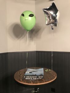 X Files Birthday, X Files Party Ideas, Xfiles Theme Party, X Files Party, Scully Mulder, Alien Party, 26th Birthday, Balloon Diy, Birthday Diy