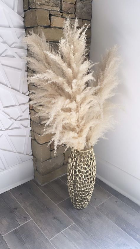 Pampas Grass Decor Entry Way, Feathers In Vase Living Rooms, Tall Floor Vase Arrangements, Grande Vase, Faux Flowers Decor, Vases Decor Bedroom, Led Lights Decor, Floor Vase Decor, Venomous Snakes