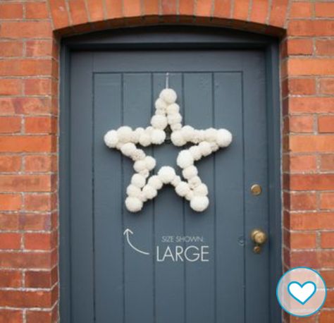 Pom Pom Star, Christmas Star Wreath, Christmas Pom Pom Crafts, Wreath Alternative, Star Wreath, Christmas Pom Pom, Pom Wreath, Wreath For Door, Holiday Wreaths Christmas