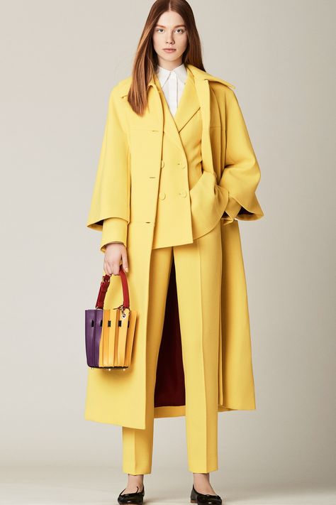 Lady Suits, Monochromatic Colour, Sara Battaglia, Yellow Coat, Yellow Outfit, Woman Suit Fashion, Runway Looks, Fashion 2018, Yellow Fashion