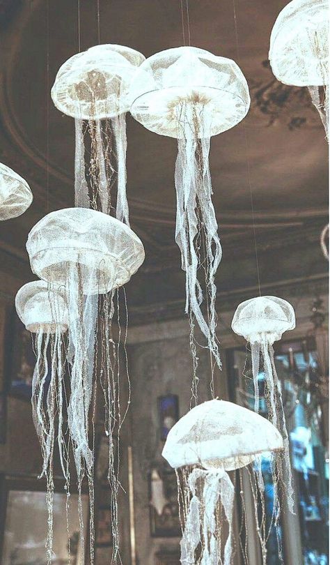 Diy Jellyfish, Jellyfish Decorations, Jellyfish Light, Jellyfish Lamp, Arte Inspo, Oh Yeah, Ocean Themes, Wire Art, Aesthetic Room Decor