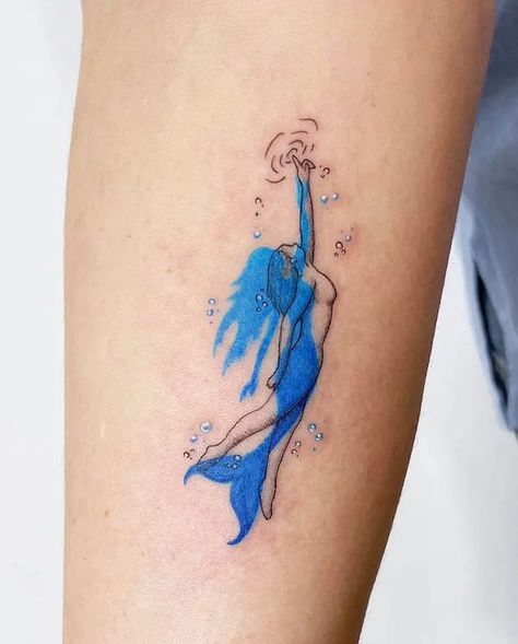 Narwal Tattoo, Small Mermaid Tattoo, Little Mermaid Tattoo, Mermaid Tattoo Designs, Astronaut Tattoo, Dolphins Tattoo, Water Tattoo, Ocean Tattoos, Beach Tattoo