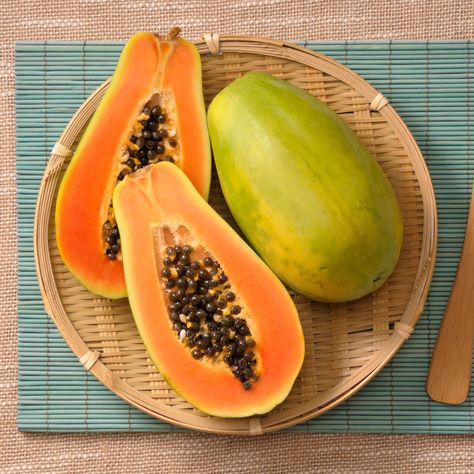 Healthiest Fruits, Food During Pregnancy, Fruit Hacks, Papaya Recipes, Ripe Papaya, Papaya Fruit, Fantasy Food, Fruits Photos, Papaya Fruits