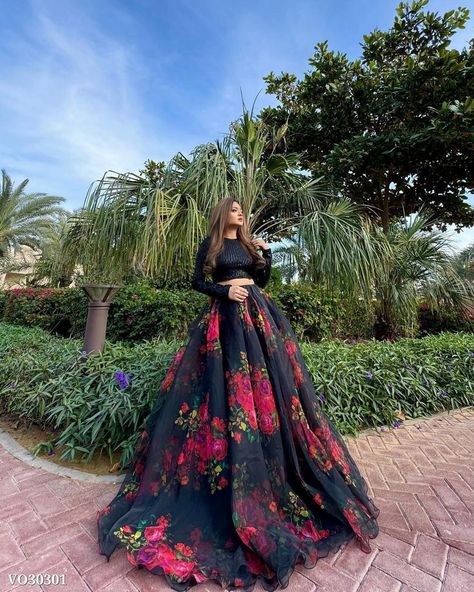 Outfit: Swimsuit + flowy cover-up + flip-flops Accessories: Beach bag and wide-brimmed hat Black Lehenga Choli, Indian Wedding Dresses, Dresses Indian Wedding, Bridesmaid Lehenga, Wedding Dresses Indian, Black Lehenga, Indian Lehenga Choli, Floral Lehenga, Organza Lehenga