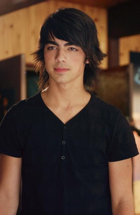 Joe Jonas in Camp Rock - Picture 4 of 34 Shane Gray, Celebrity Long Hair, Camp Rock 2, Baby Haircut, Boy Haircuts Long, Jonas Brother, Kevin Jonas, Side Swept Hairstyles, The Jonas Brothers