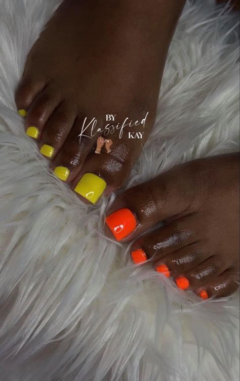 Neon Toe Nails, Orange Toe Nails, Nails Feet, Nails Beach, Gel Toe Nails, Acrylic Toes, Acrylic Toe Nails, Toe Nail Color, Pretty Toe Nails